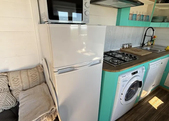 Sleeps 2 - Pool Balcony Mountain Views Estepona