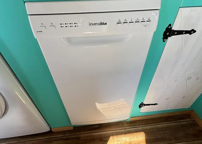 Chalet Sleeps 2 - Pool Balcony Mountain Views *