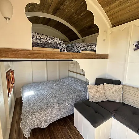 Sleeps 2 - Pool Balcony Mountain Views 埃斯特波纳