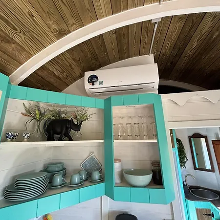 Sleeps 2 - Pool Balcony Mountain Views 木屋 *