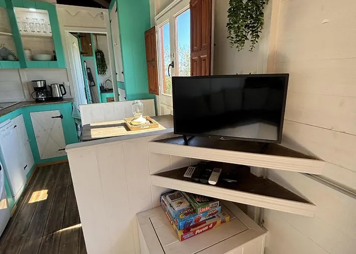 Sleeps 2 - Pool Balcony Mountain Views