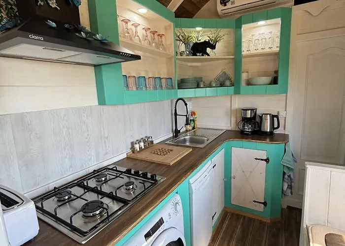 Sleeps 2 - Pool Balcony Mountain Views * Естепона