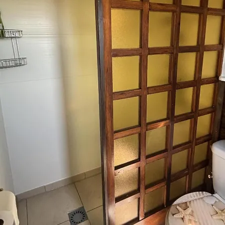 Sleeps 2 - Pool Balcony Mountain Views شاليه